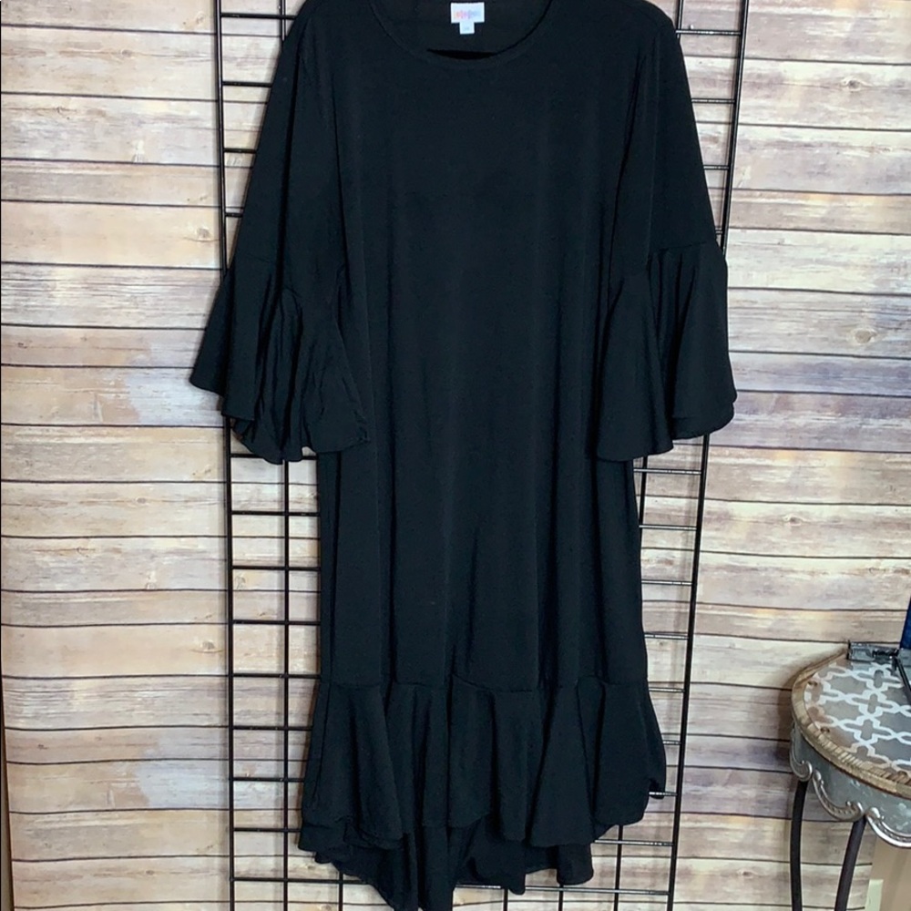 Bell sleeve and flutter high low bottom
